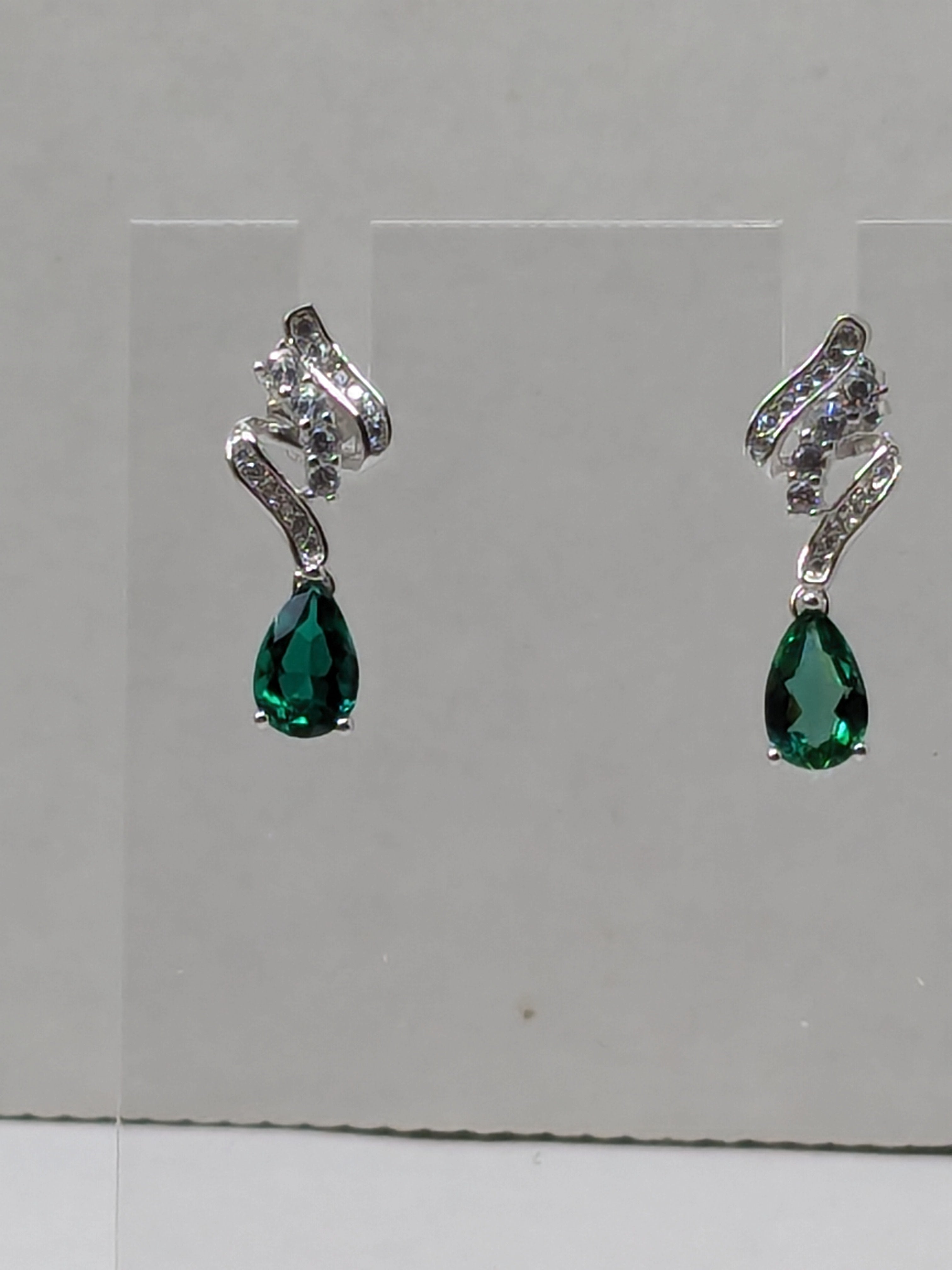 Cultivated Emerald Dangle Earrings 1.52cttw