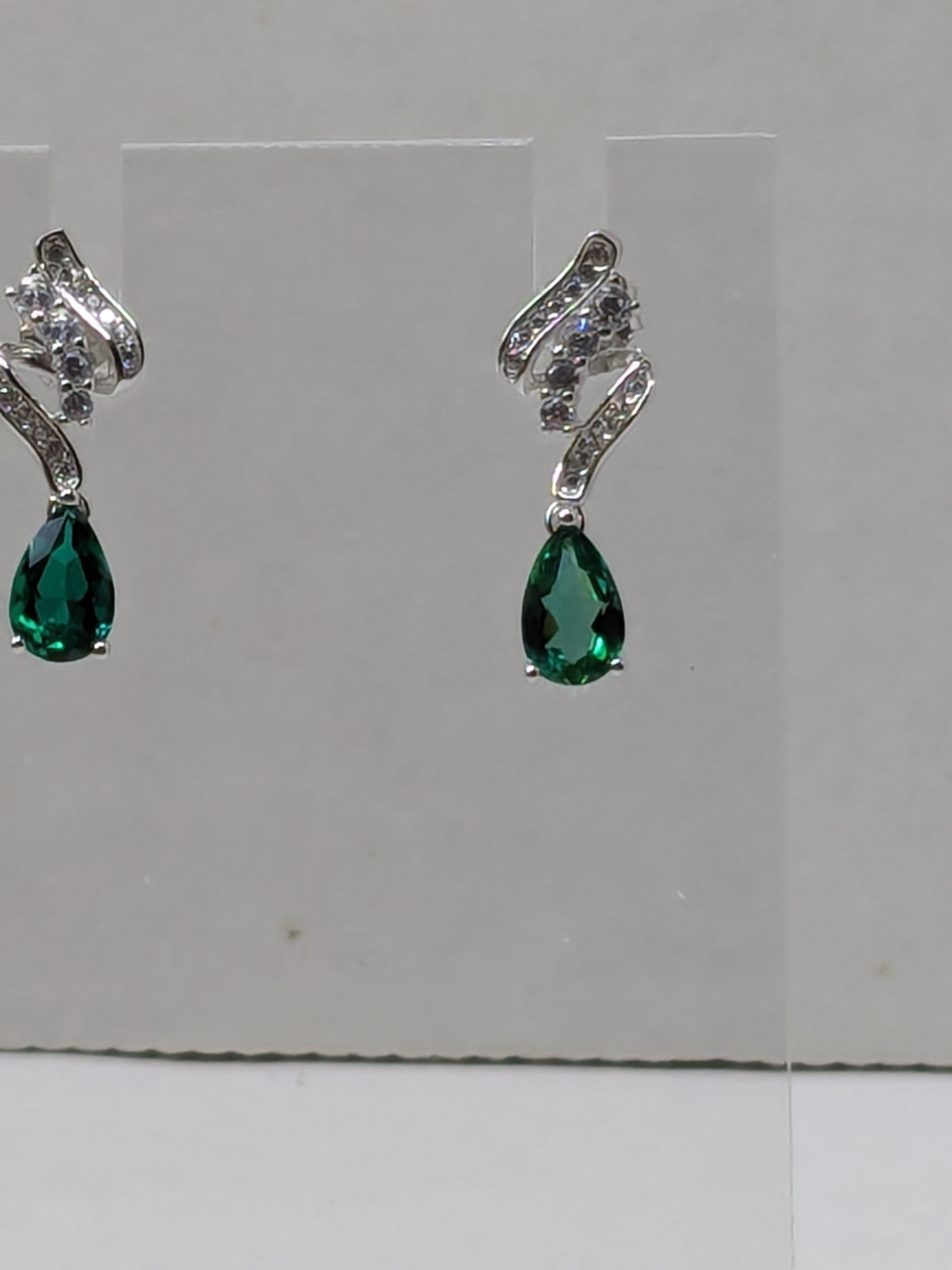 Cultivated Emerald Dangle Earrings 1.52cttw