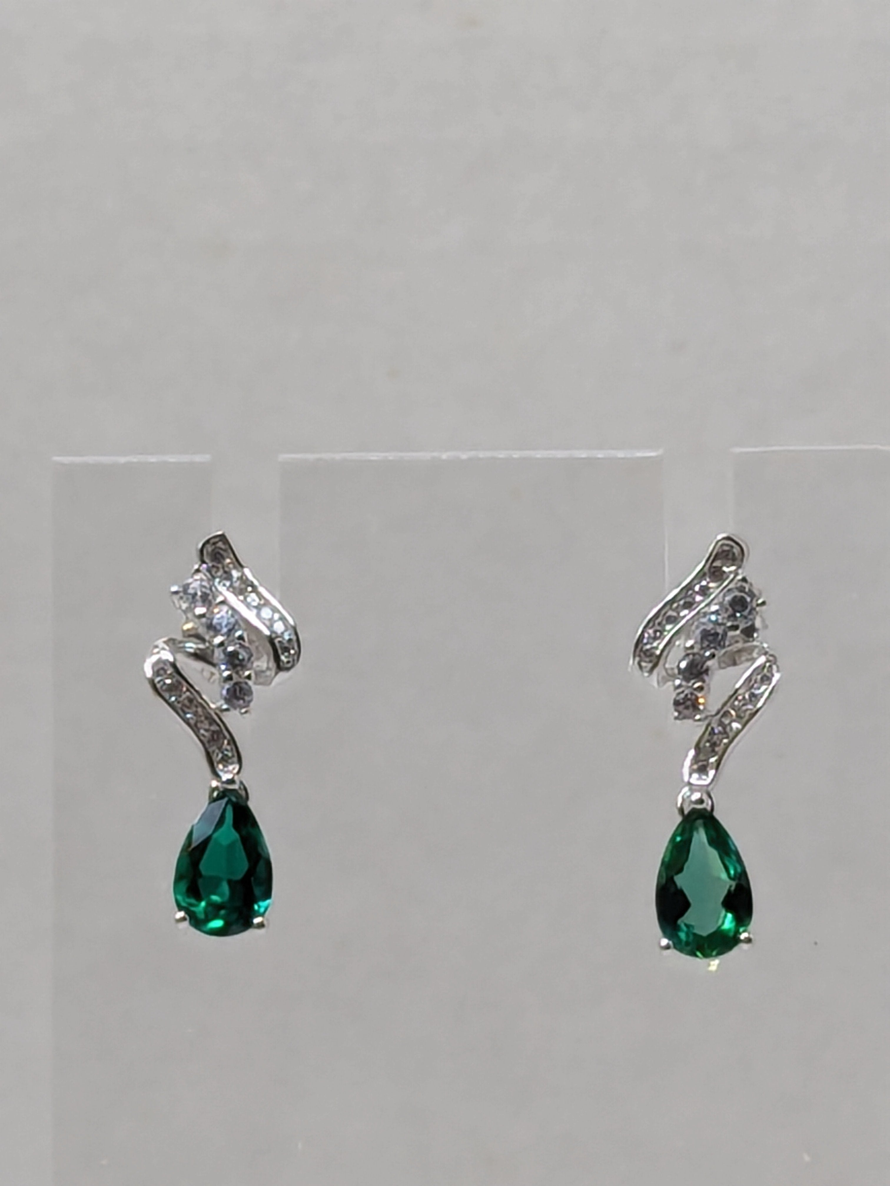 Cultivated Emerald Dangle Earrings 1.52cttw