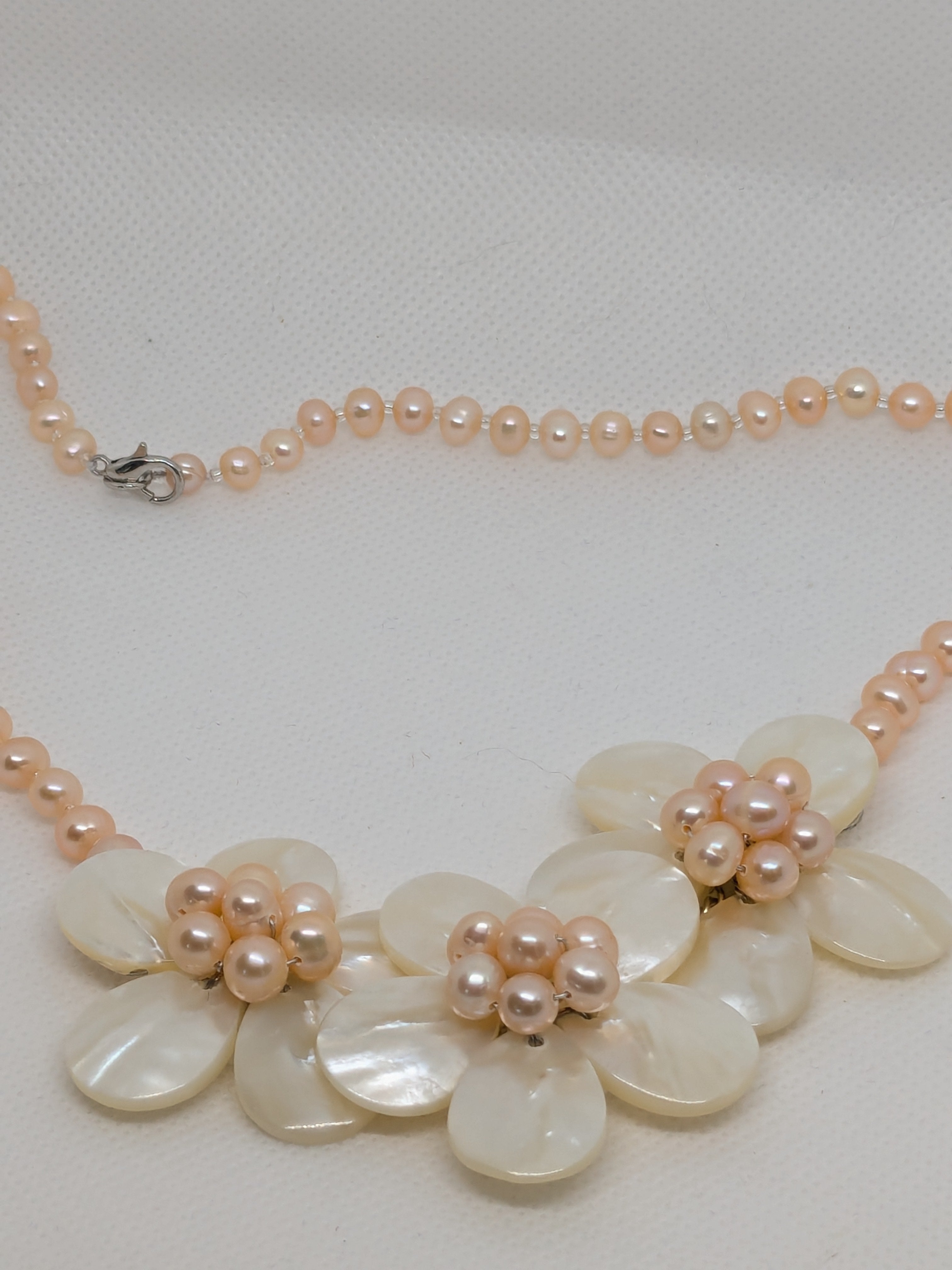 Zhuji Freshwater Pearl Strand with Mother of Pearl Shell Flower Pendant