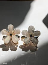 Small Metal Gold Tone Hair Claws has Flowers with Rhinestone Center