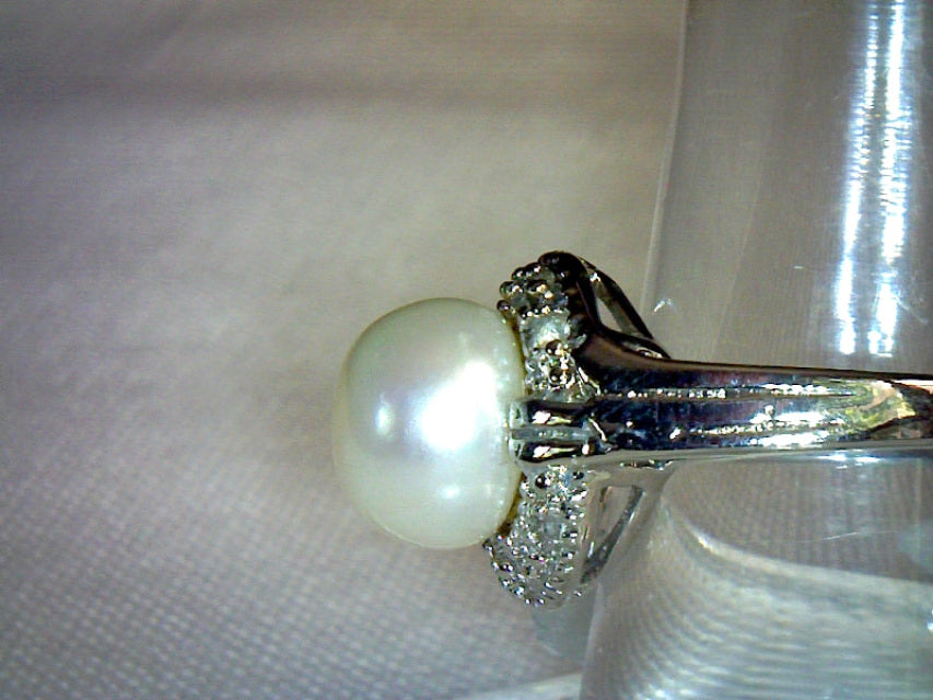 Button Pearl Ring